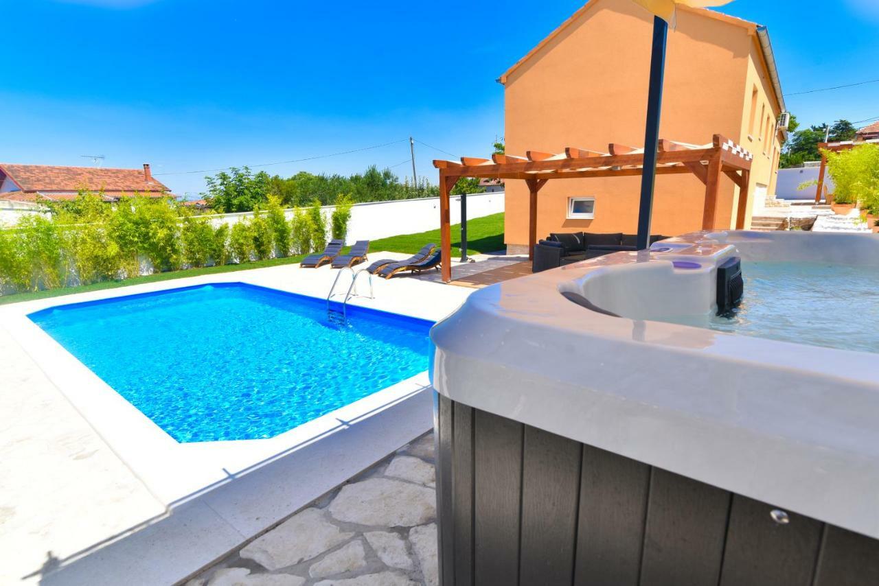 Villa Village Idylle With Heated Pool, Sauna, Jacuzzy And Private Parking Сукошан Екстер'єр фото