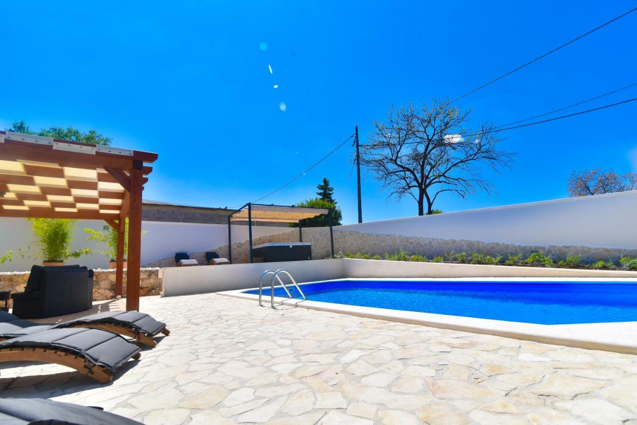 Villa Village Idylle With Heated Pool, Sauna, Jacuzzy And Private Parking Сукошан Екстер'єр фото