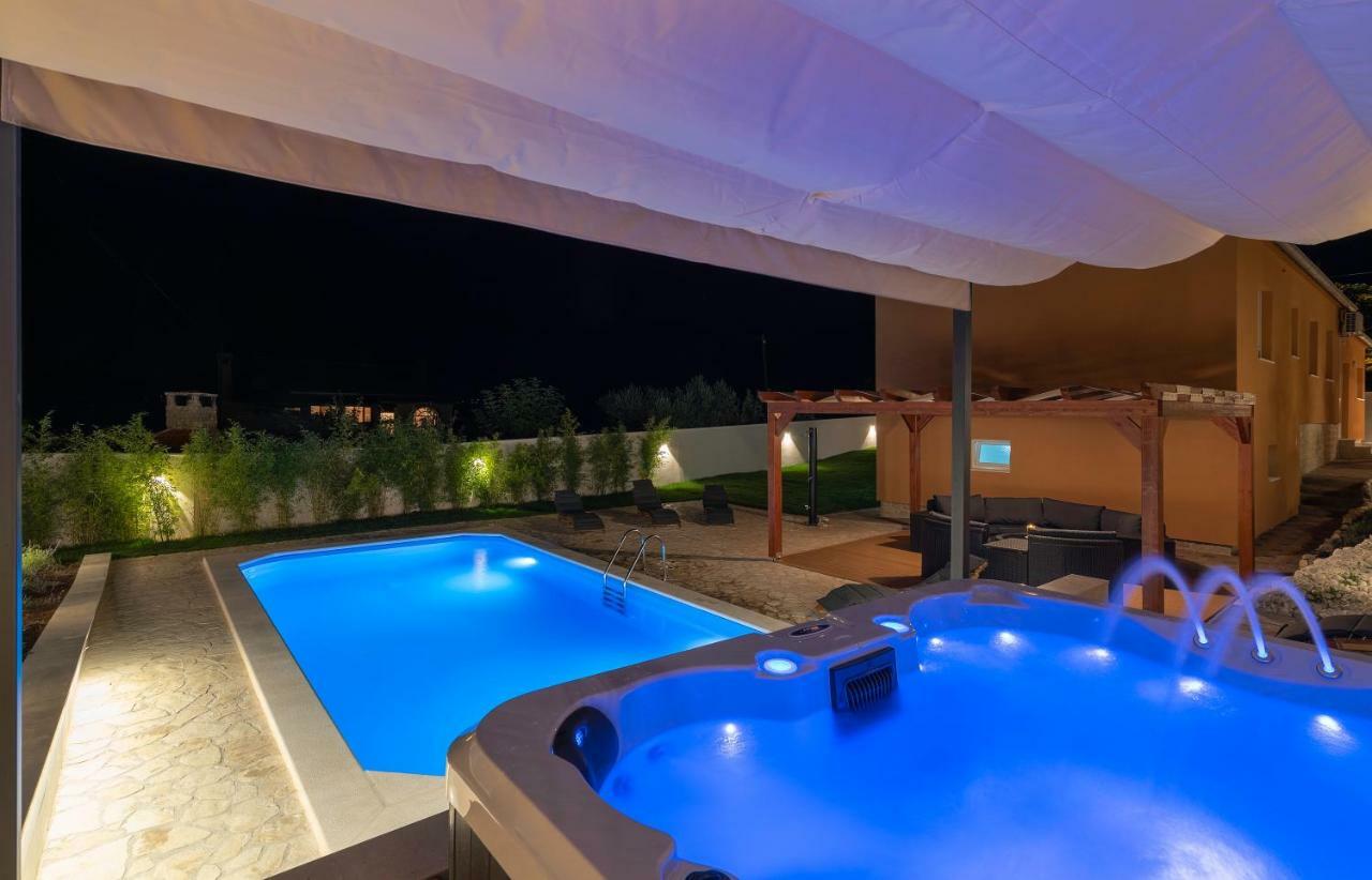 Villa Village Idylle With Heated Pool, Sauna, Jacuzzy And Private Parking Сукошан Екстер'єр фото